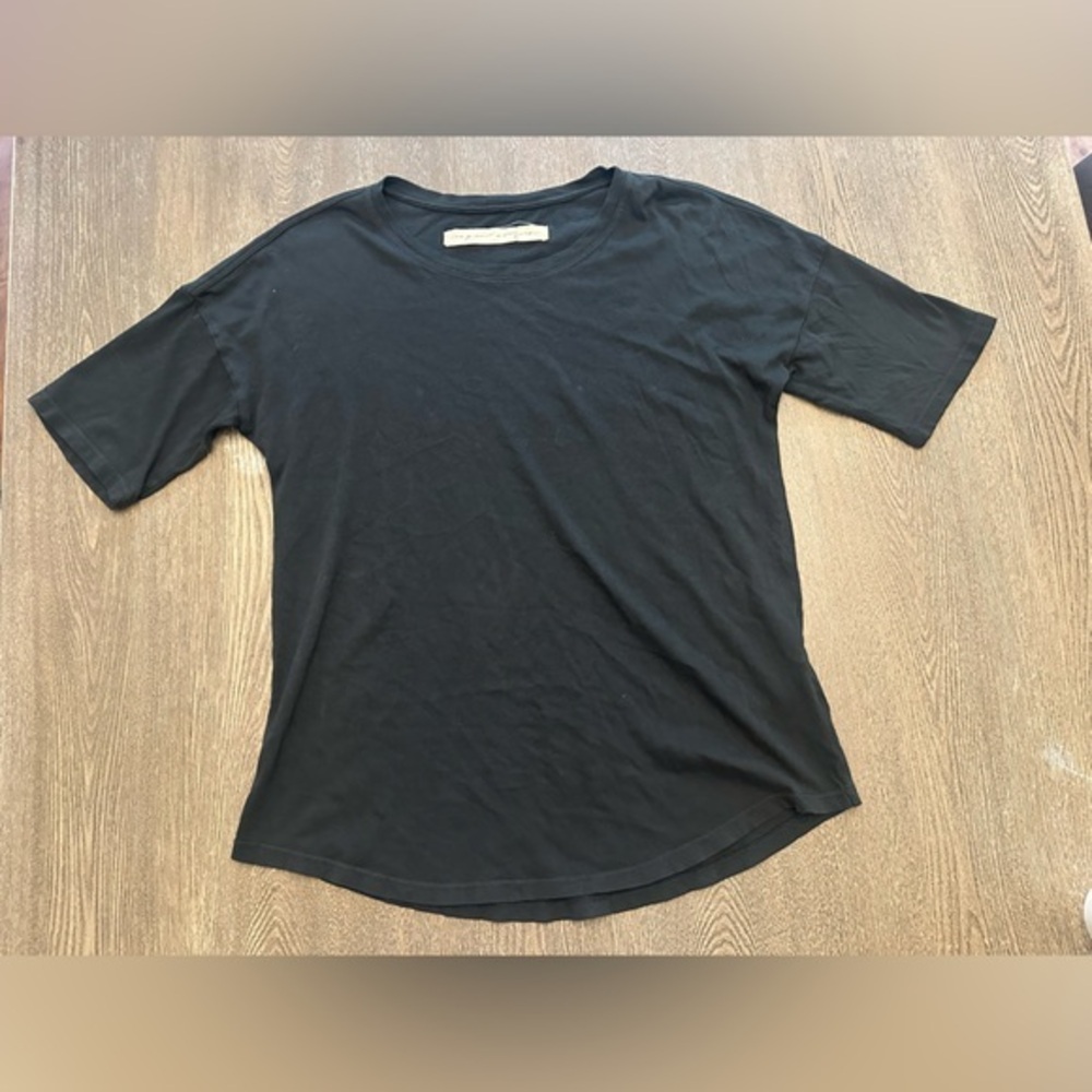 LIKE NEW RAQUEL ALLEGRA BLACK LOOSE TSHIRT - Size 2 (Medium) SKU:458